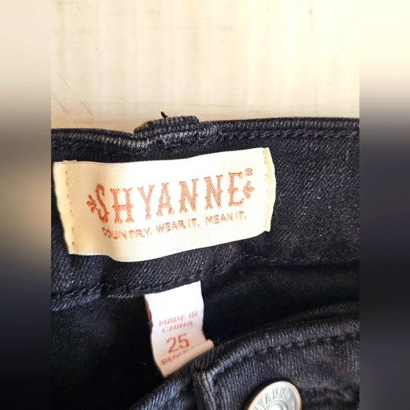 Shyanne Western Cowgirl Black Distressed Flare Bell Bottoms Stretchy Denim Jeans - Picture 14 of 16